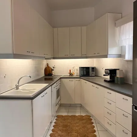 בית נופש Andri's Garden House